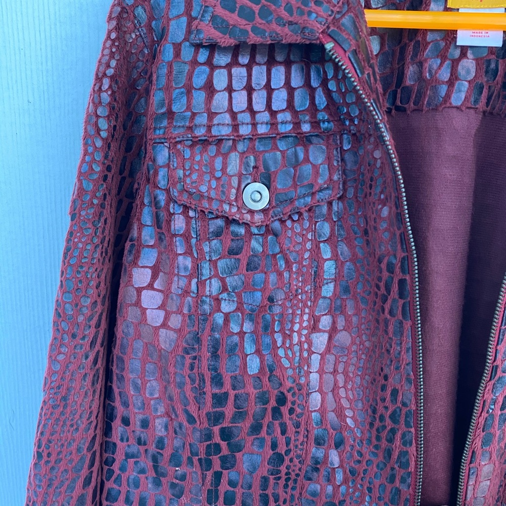vintage faux croc print red velvet jacket - Picture 2 of 8